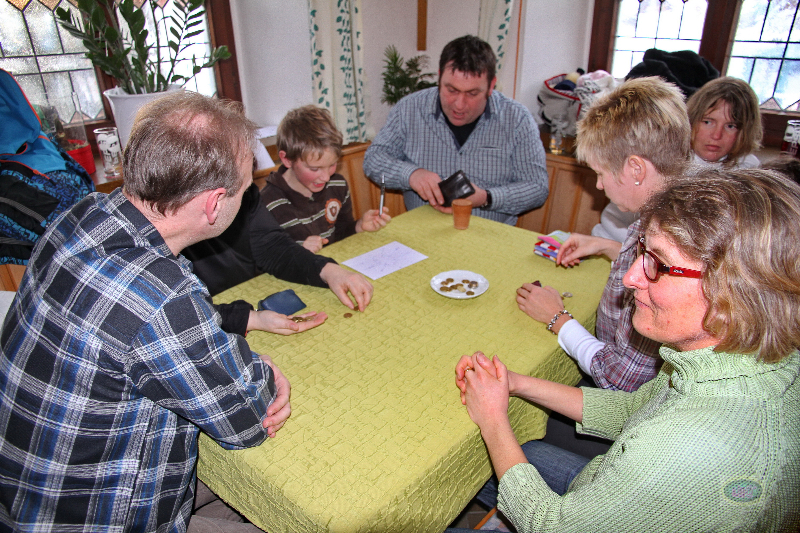 130217042_b_funkenwuerfeln