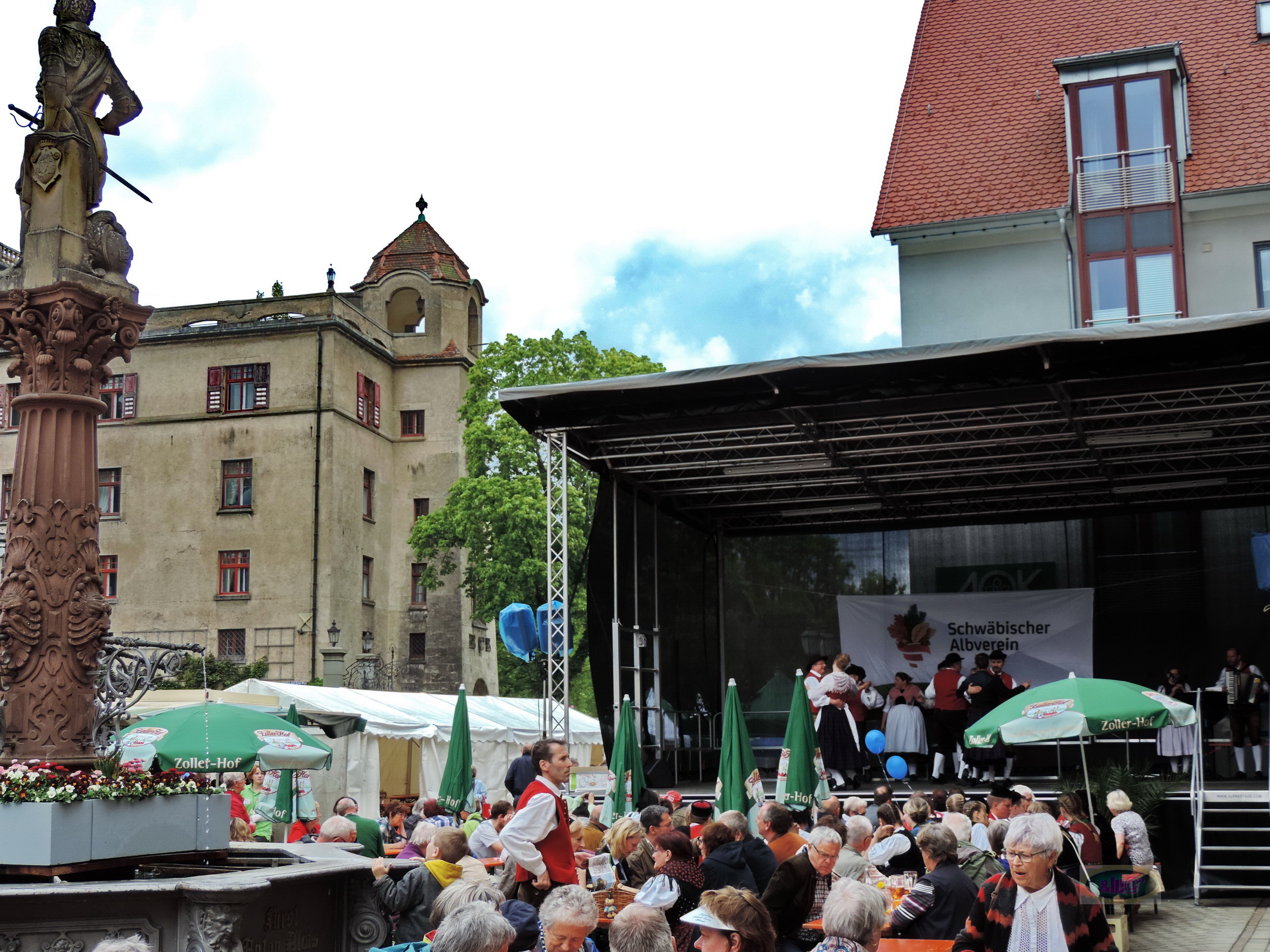 150509013_B_Hauptbuehne am Rathaus.jpg