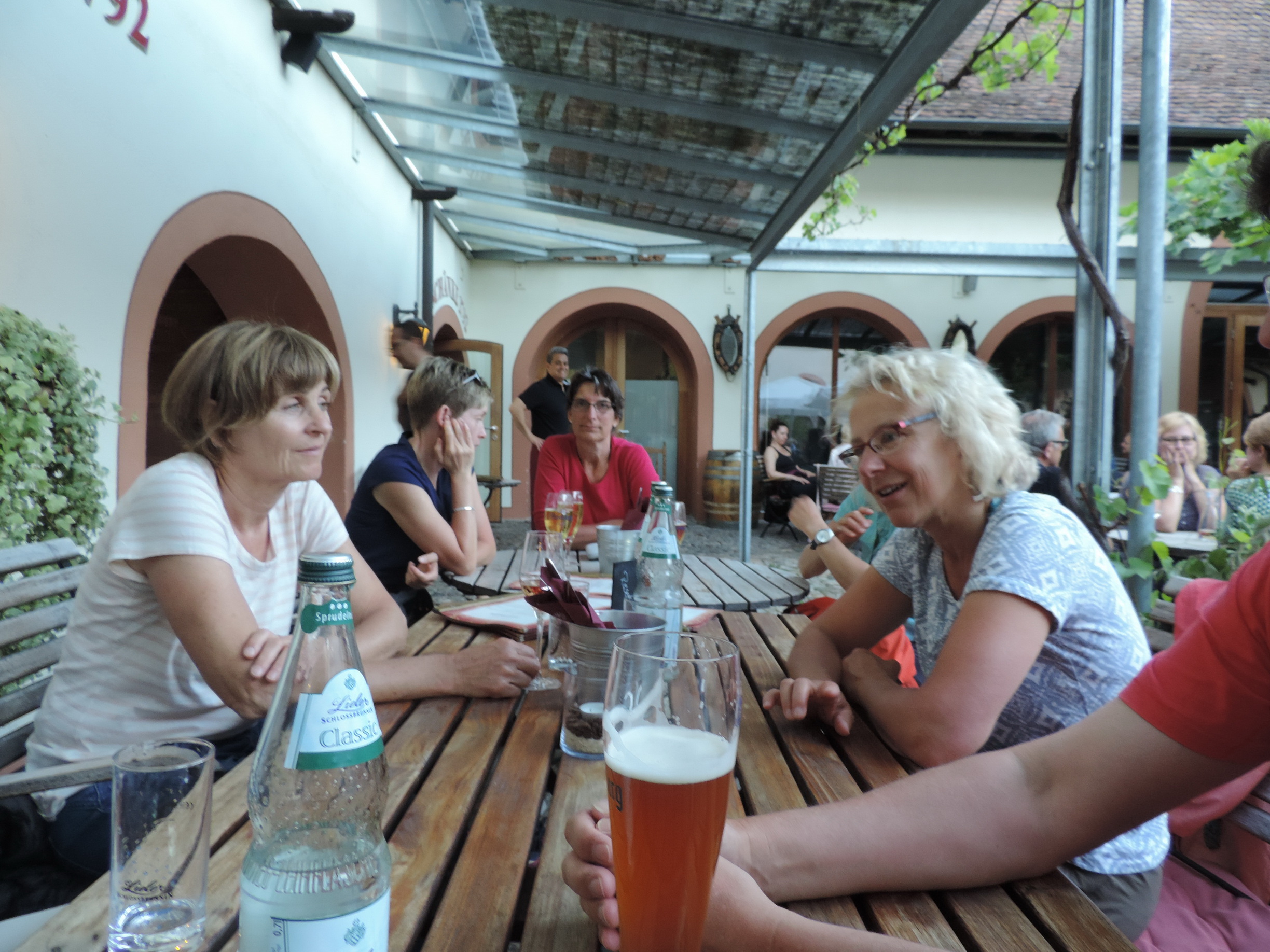 170526162_B_Abendessen im Lindenhof