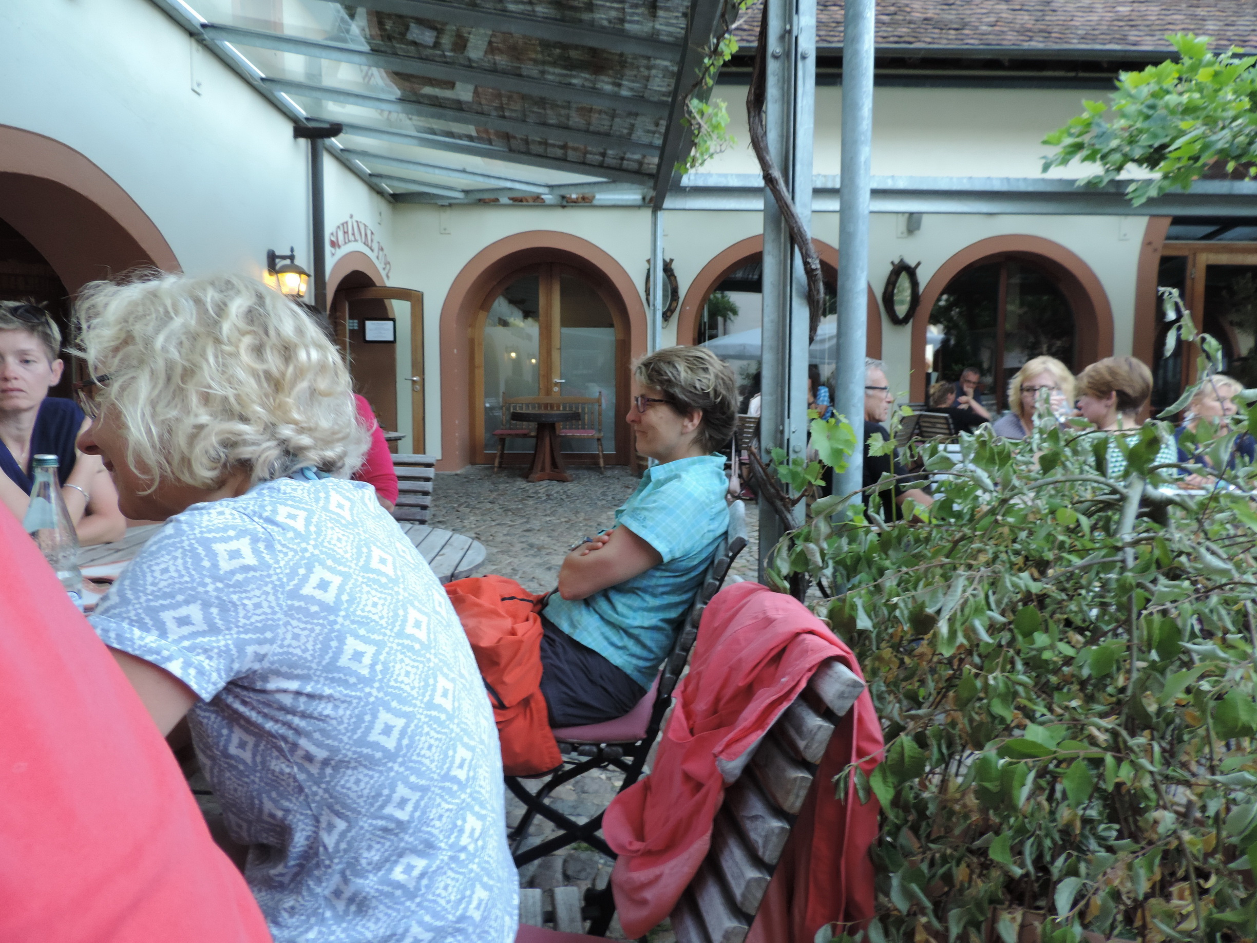 170526163_B_Abendessen im Lindenhof