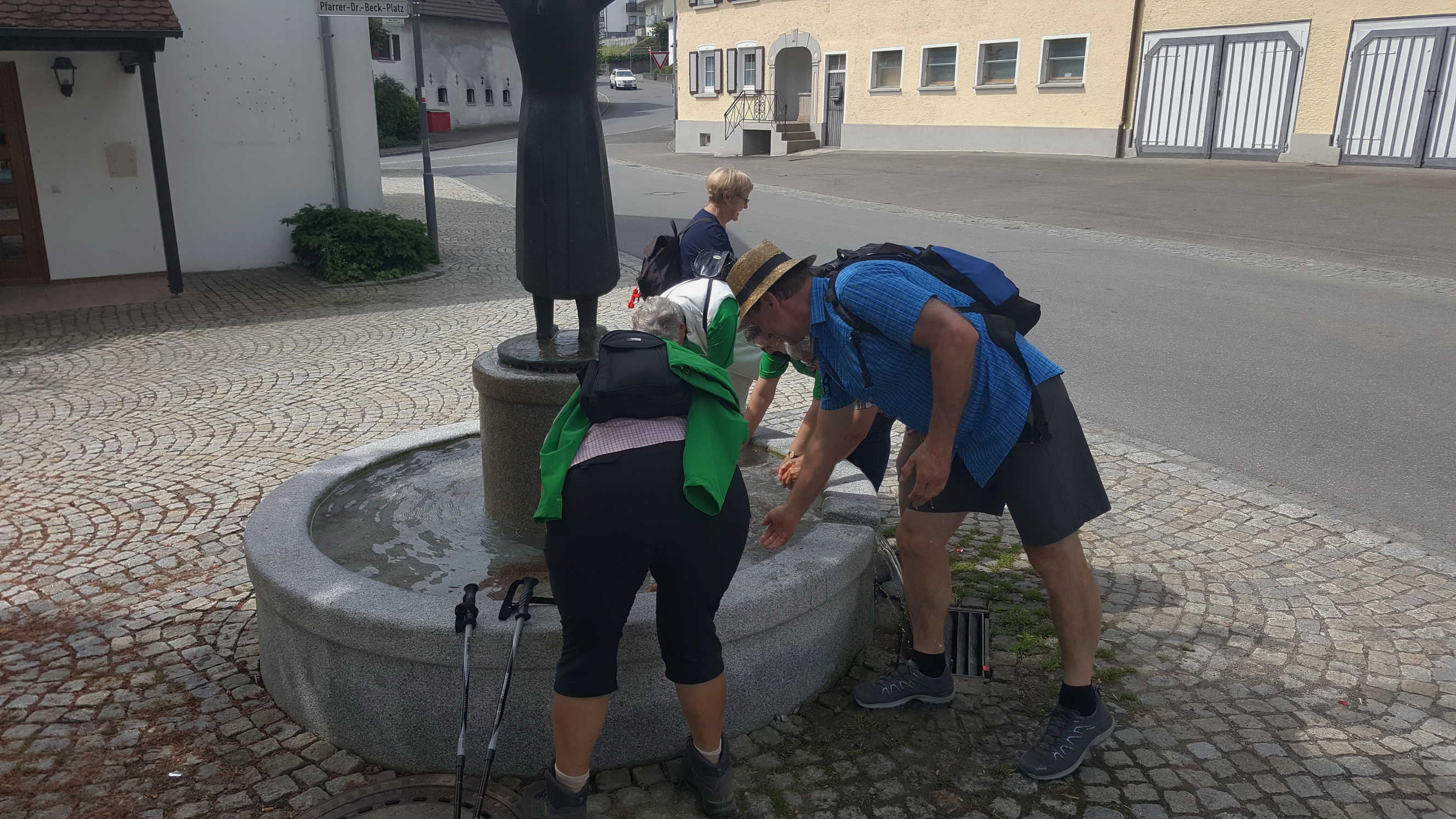 180527022_B_am Brunnen