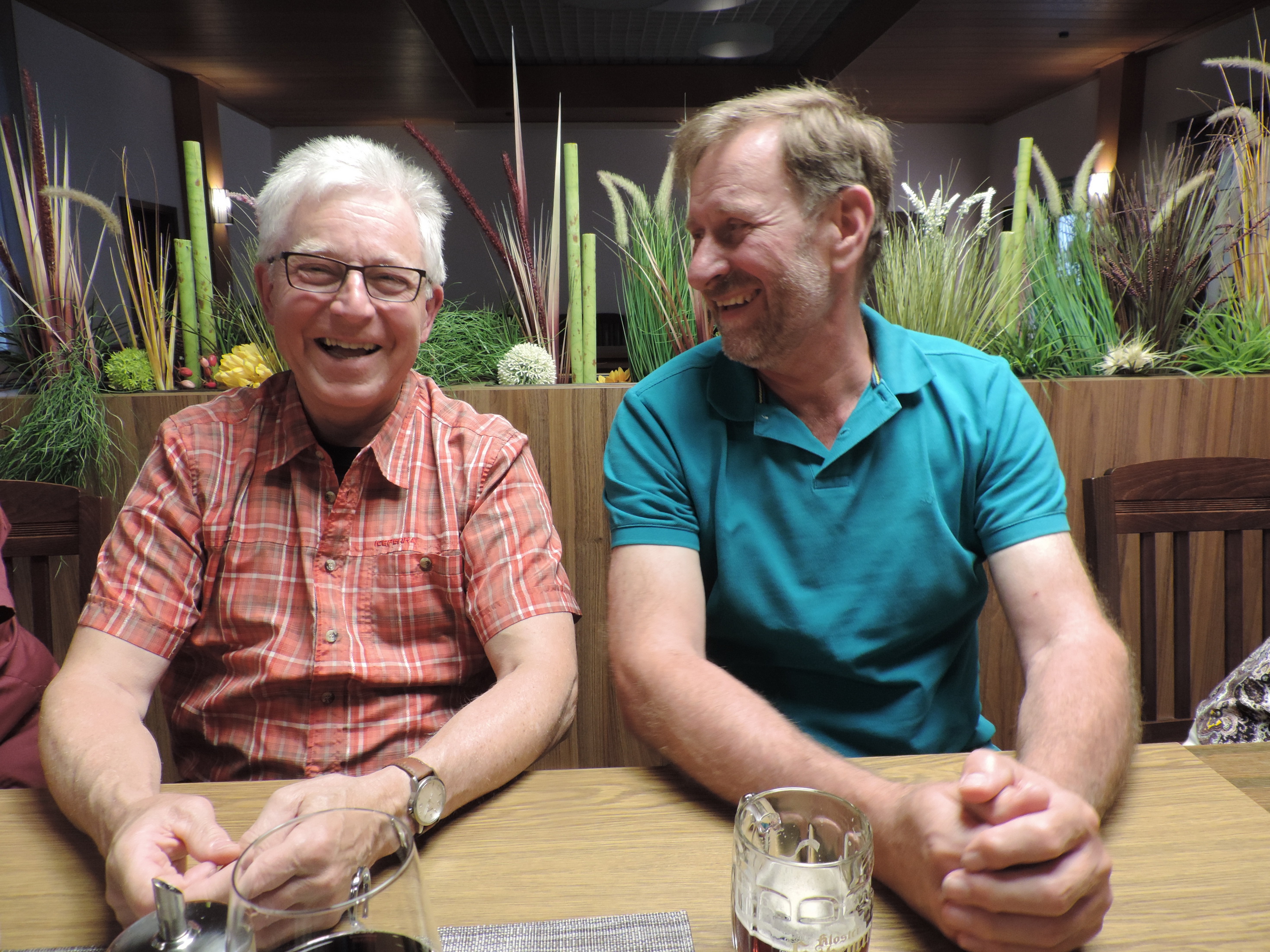 190620132_B_bei Tisch Abendessen