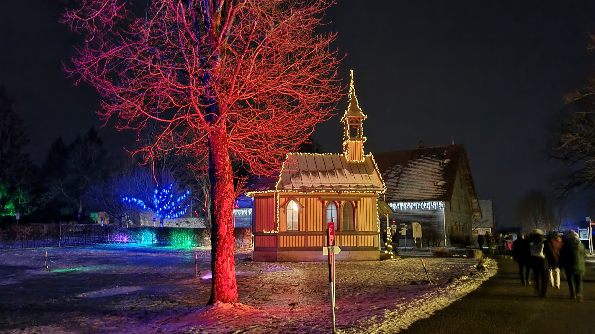 230129043_B_Winterleuchten-Golfplatz-Bad-Waldsee-Kapelle